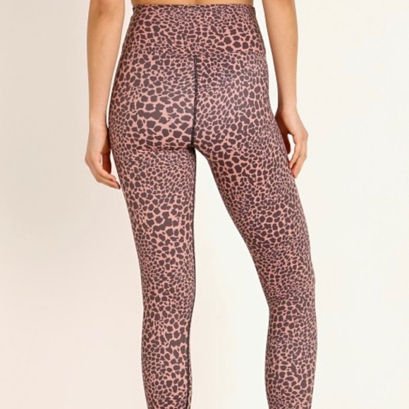 Beach Riot Sport Piper Leggings Size M Animal Print Hearts High Waisted - Picture 3 of 14